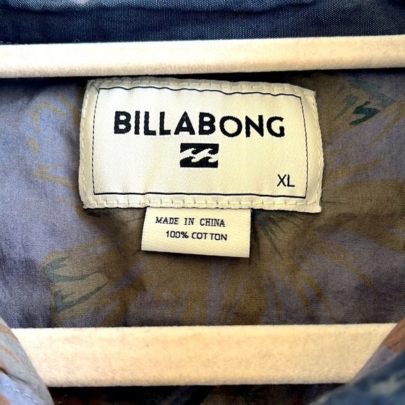 Billabong short sleeve botton down in grey floral - Picture 3 of 3